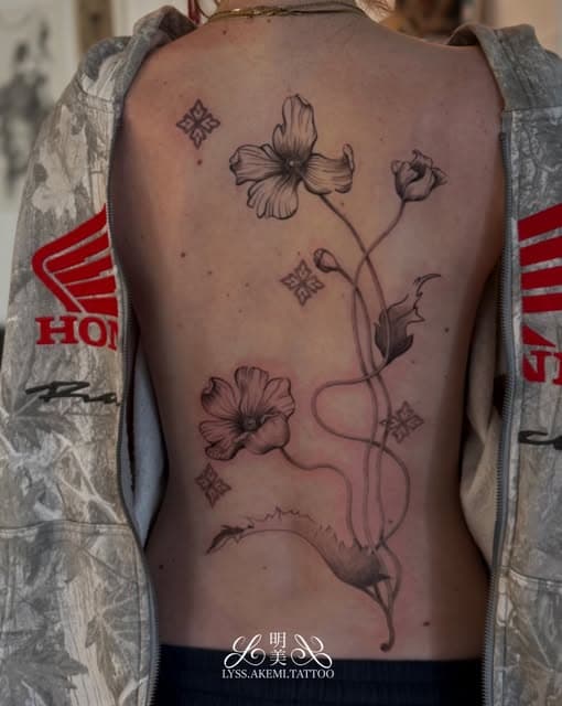 via instagram.com/lyss.akemi.tattoo
